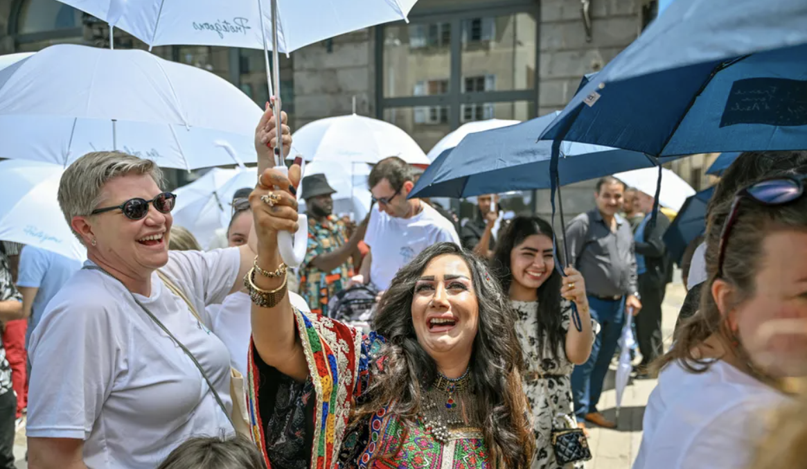 La Montagne : La marche des parapluies persiste et signe, à Aurillac