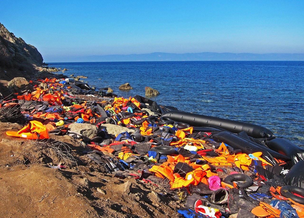 Sauvetages en mer : l’Union européenne impuissante face aux violations du droit international par certains États membres.